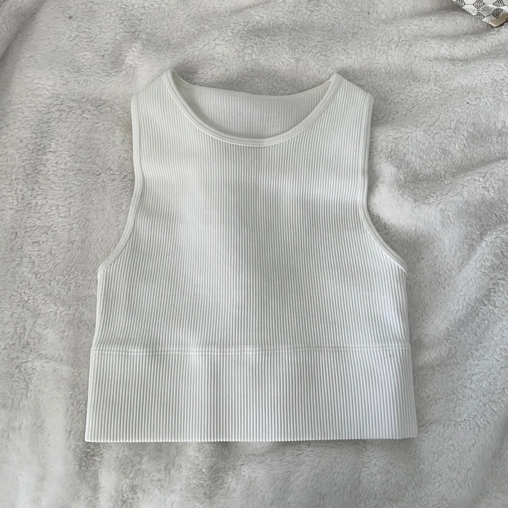 Hollister tank